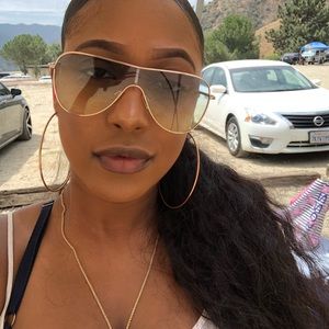 Meet your Posher, Asya